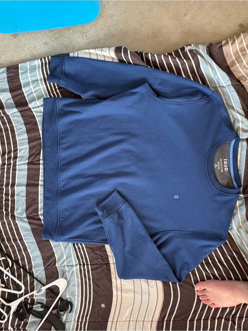 IZOD X-Large Navy Crewneck Sweatshirt preppy oversized cozy small logo neutral